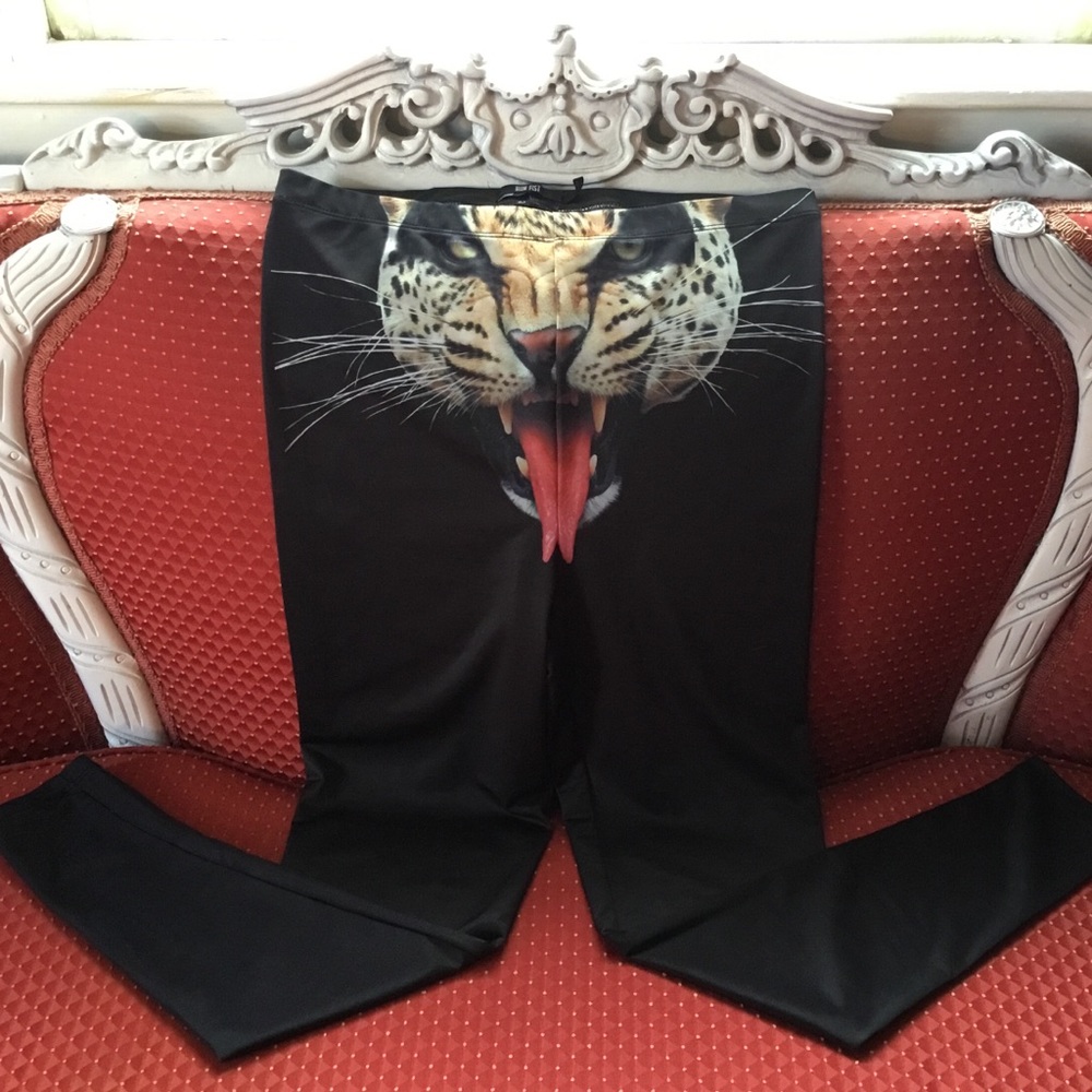 Iron fist size large “Kitty” leggings